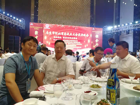 04、我会秘书长张云山在庆祝宴会上.jpg